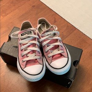 Pink Girls Converse!